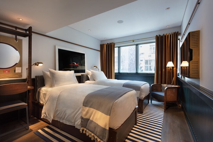 Room 10 of 36