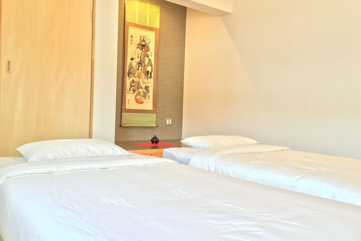 Room 4 of 86