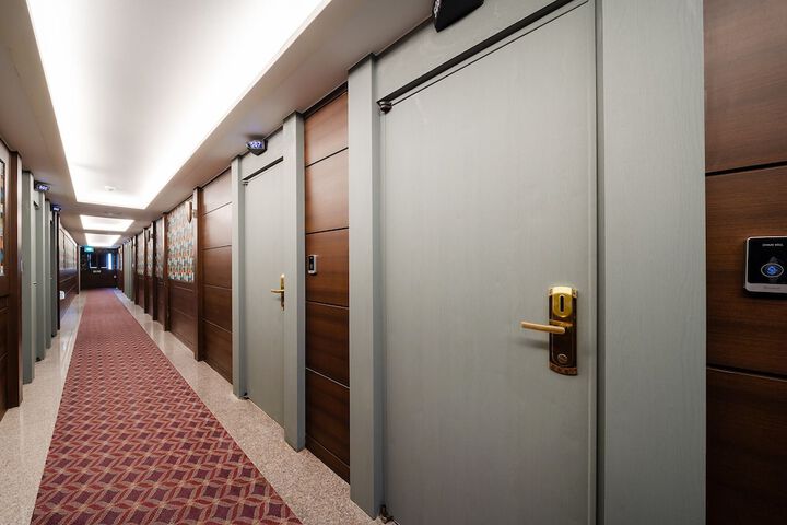 Ballroom/Hall 32 of 37