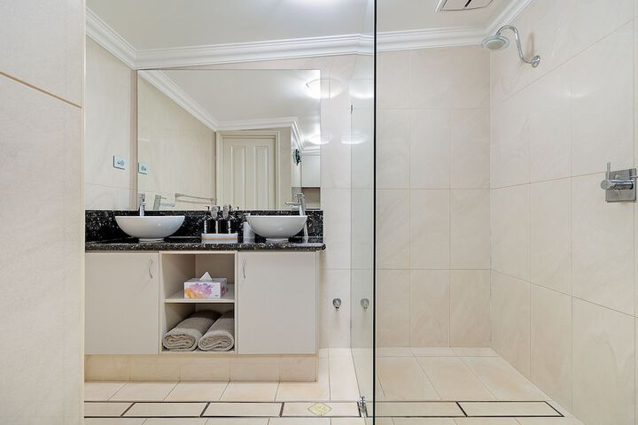 Room 16 of 27
