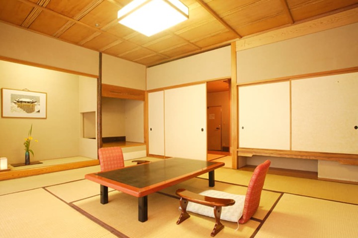 Room 6 of 143