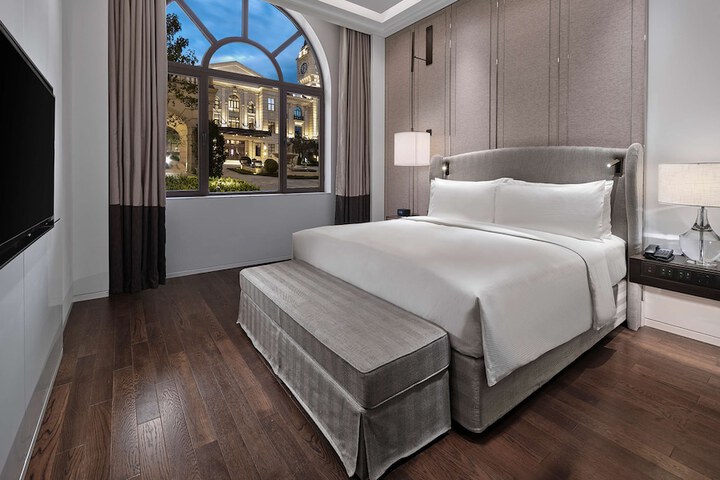 Room 16 of 65