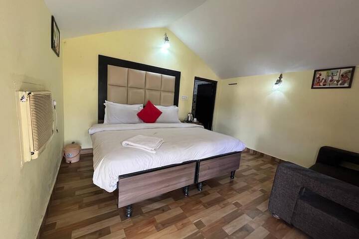 Room 5 of 23