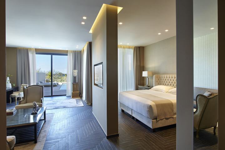 Room 18 of 185