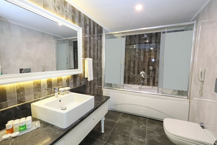 Room 90 of 280