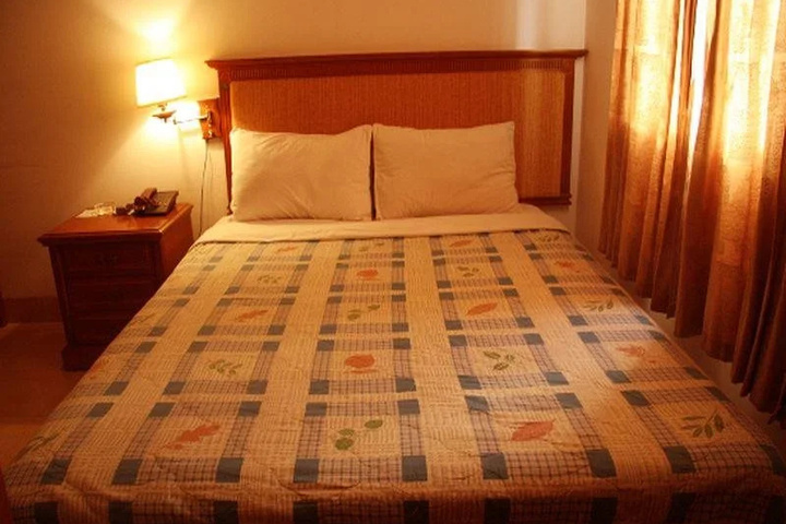 Room 6 of 17