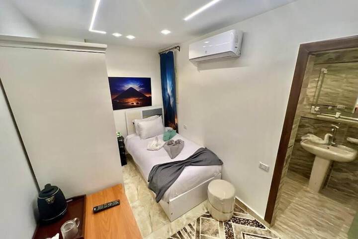 Room 51 of 102