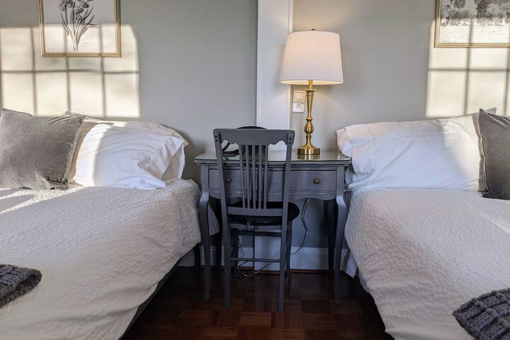 Room 93 of 258