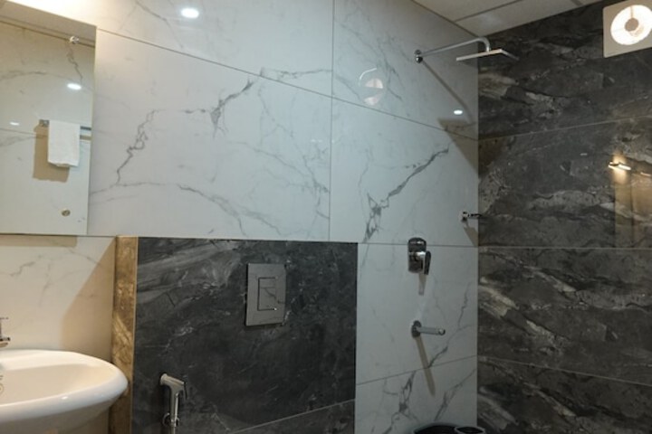 Room 50 of 63