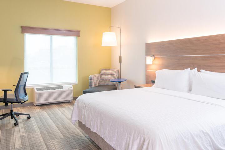 1 King Bed (9 of 15)