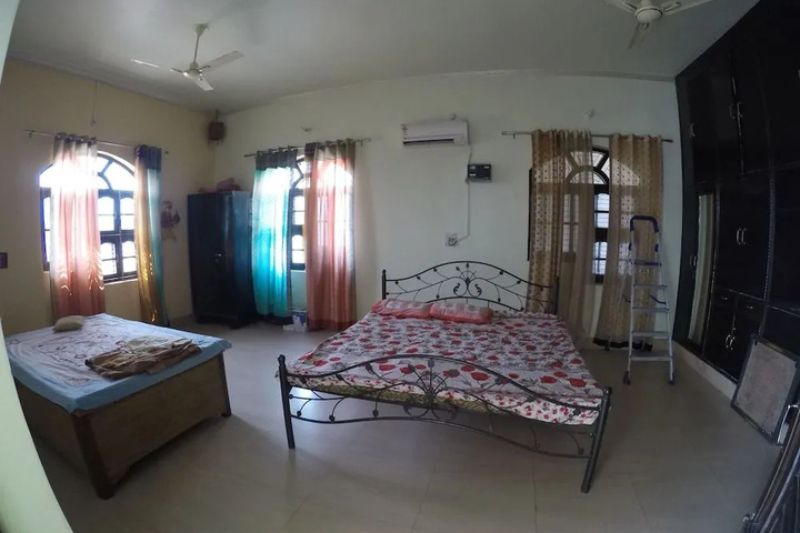 Room 3 of 9