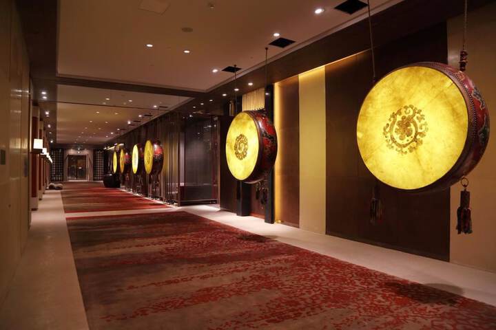 Ballroom/Hall 64 of 82