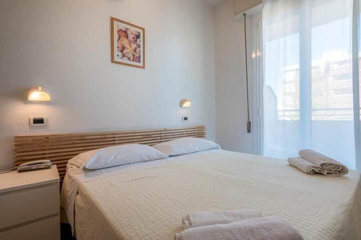 Room 4 of 27