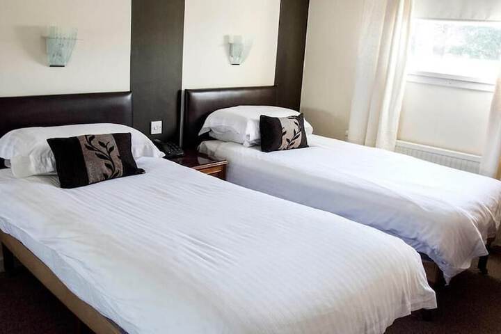 Room 6 of 28