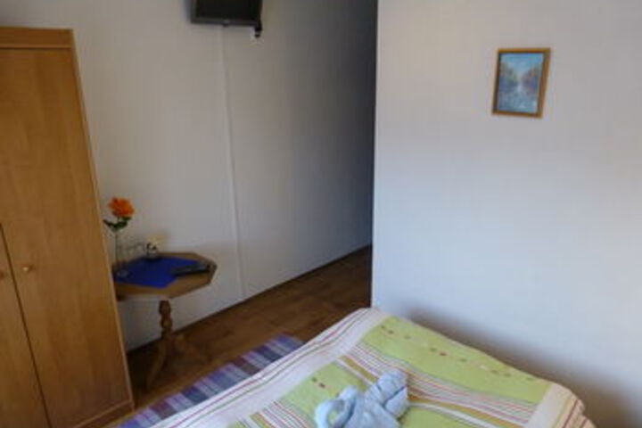 Room 27 of 69