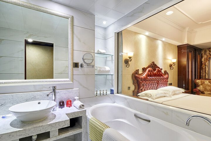Room 32 of 57