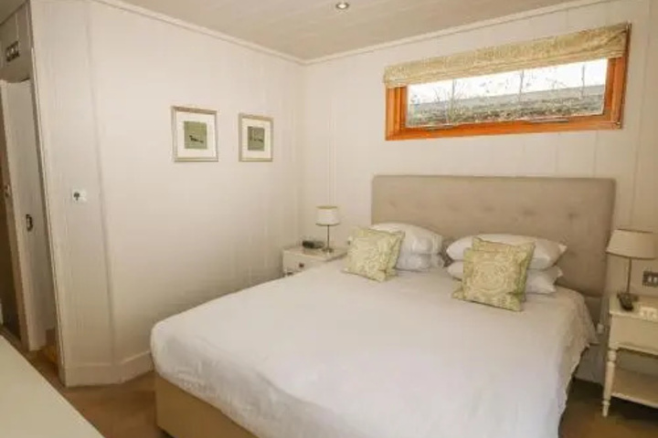Room 4 of 14