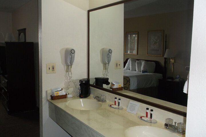 Room 28 of 36