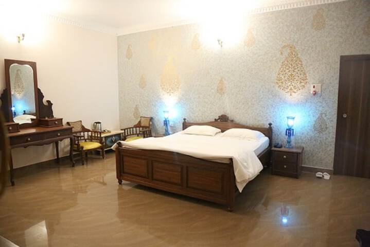 Room 5 of 61