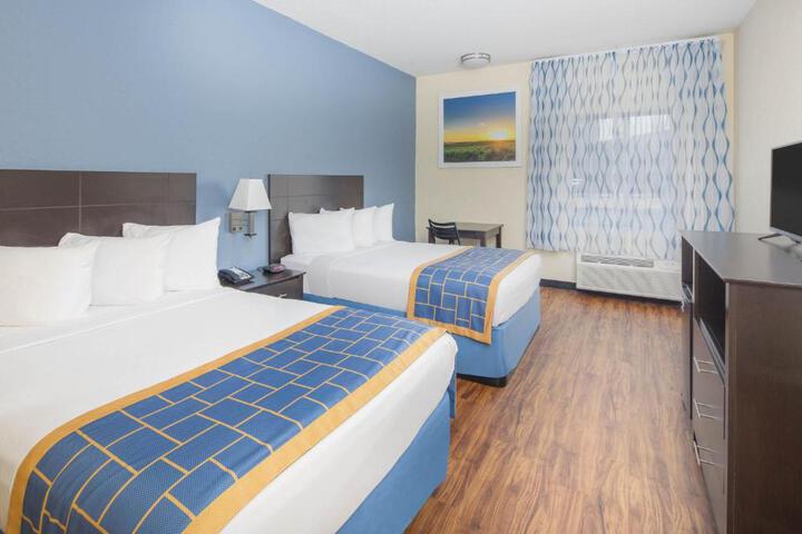2 Double Beds (6 of 12)