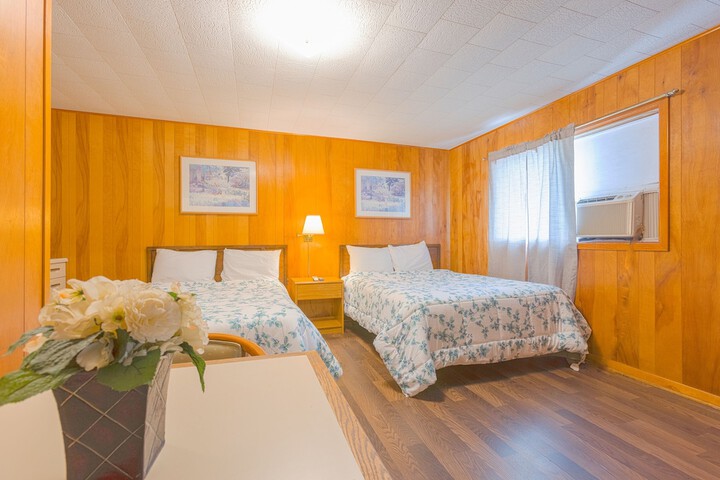 Family 2 Queen Beds Kitchenette (2 of 18)