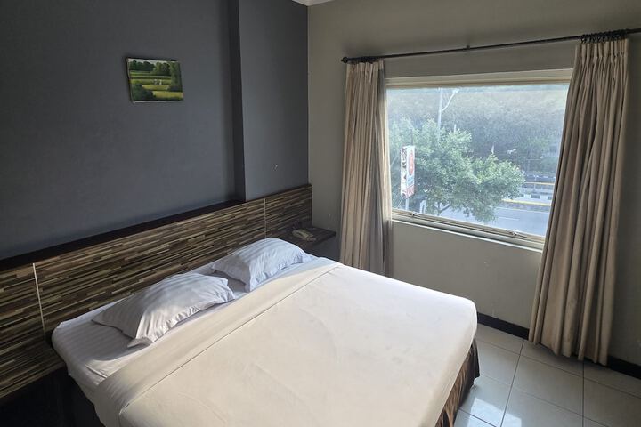 Room 27 of 48