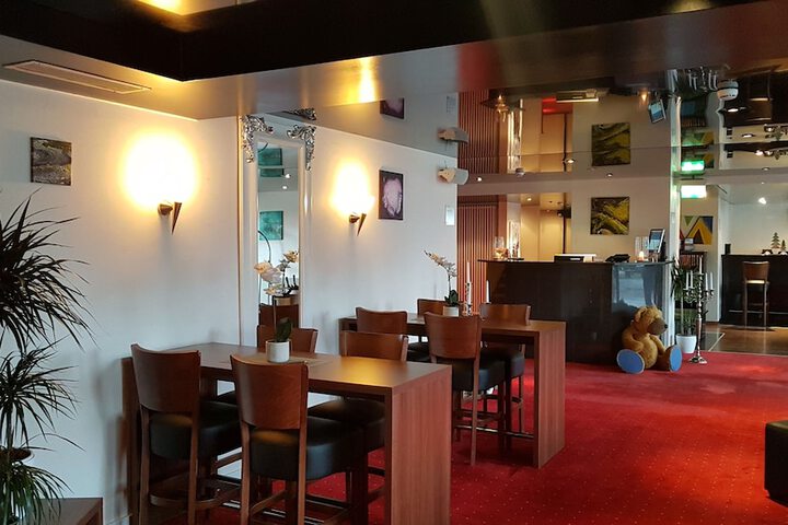 Guest Lobby