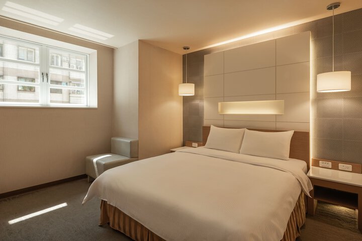 Room 12 of 43