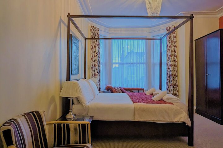 Room 14 of 96
