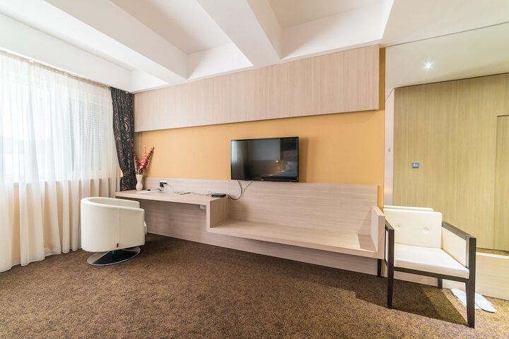 Room 46 of 103