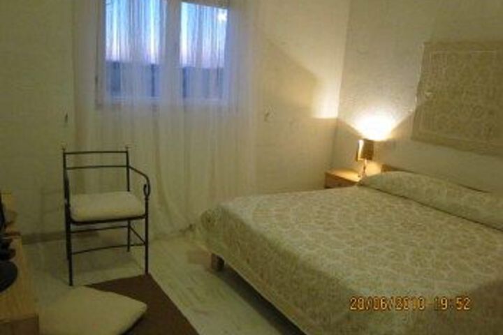 Room 9 of 34