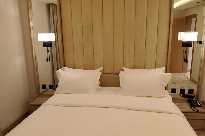 Room 9 of 23