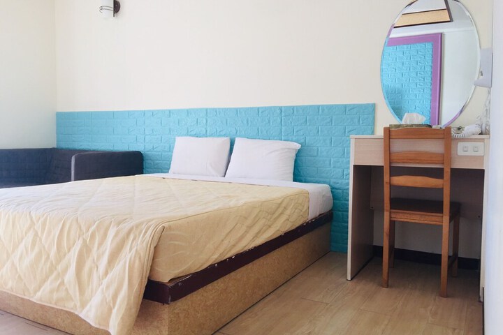 Room 18 of 28