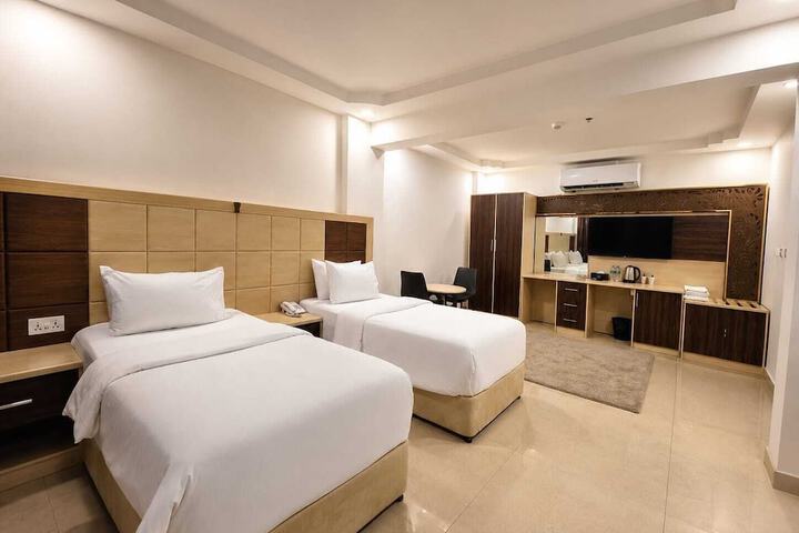 Room 15 of 36