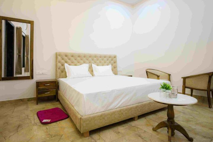 Room 2 of 11