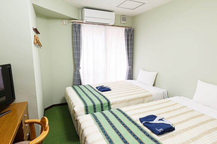 Room 27 of 48