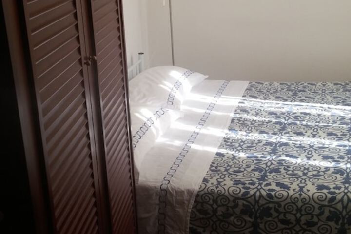 Room 9 of 18