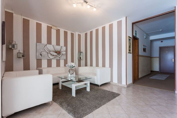 Entrance & Lobby