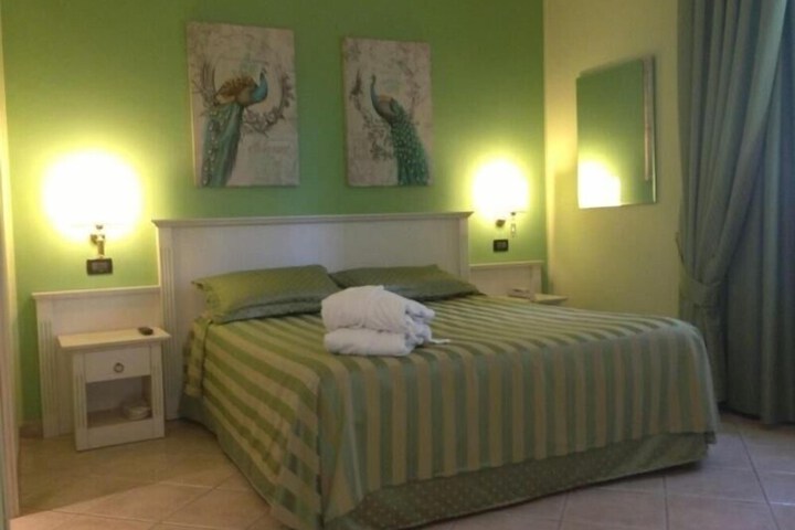 Room 28 of 53