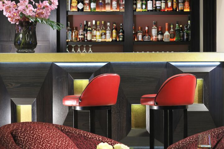 Lounge 54 of 72