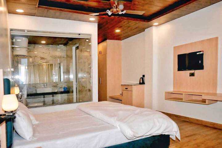 Room 4 of 10