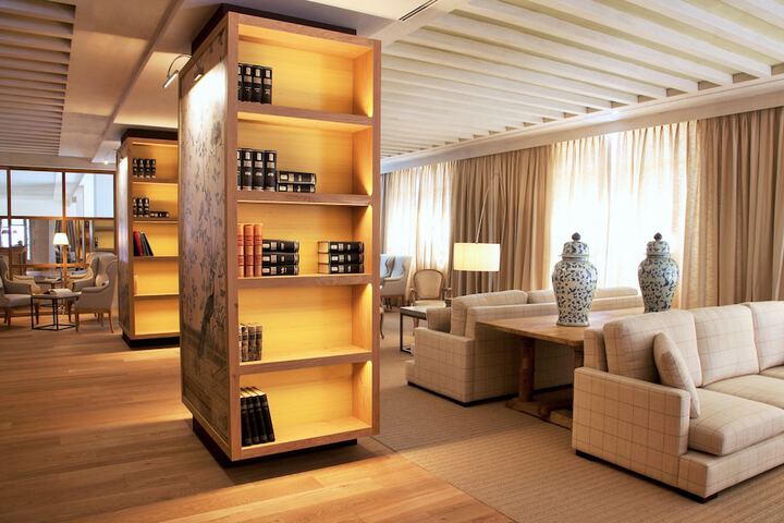 Entrance & Lobby