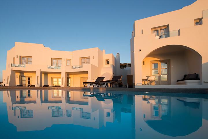 Hotel with Pool