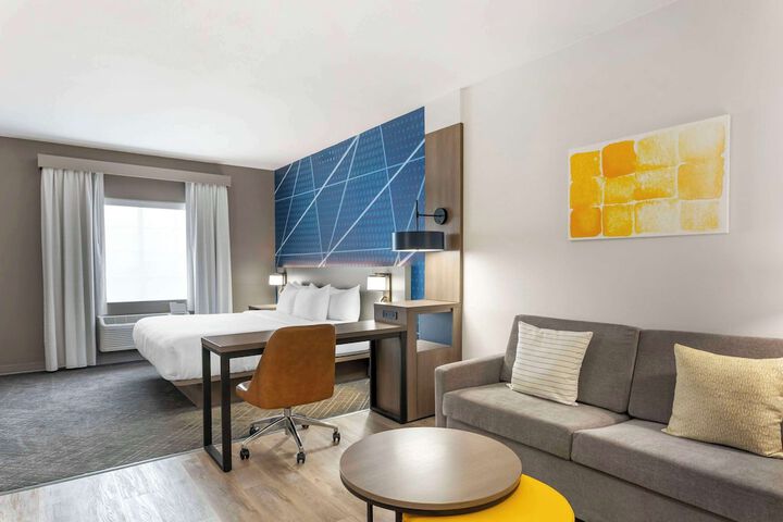 1 King Bed Suite (8 of 15)