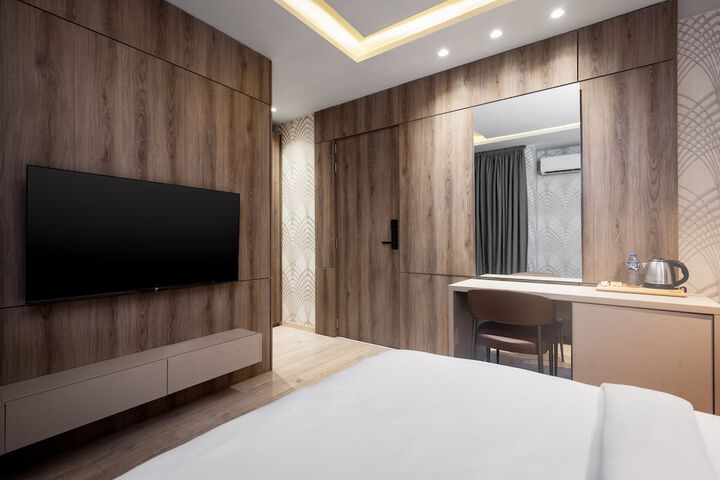 Room 9 of 34