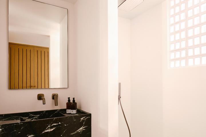 Room 32 of 59