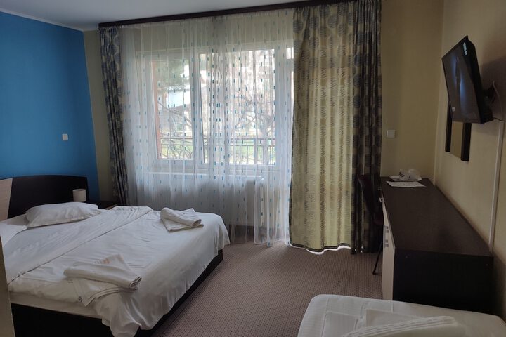 Room 5 of 62