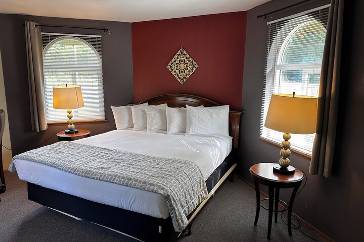Room 120 of 390