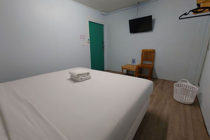 Room 4 of 17