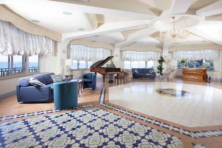 Entrance & Lobby